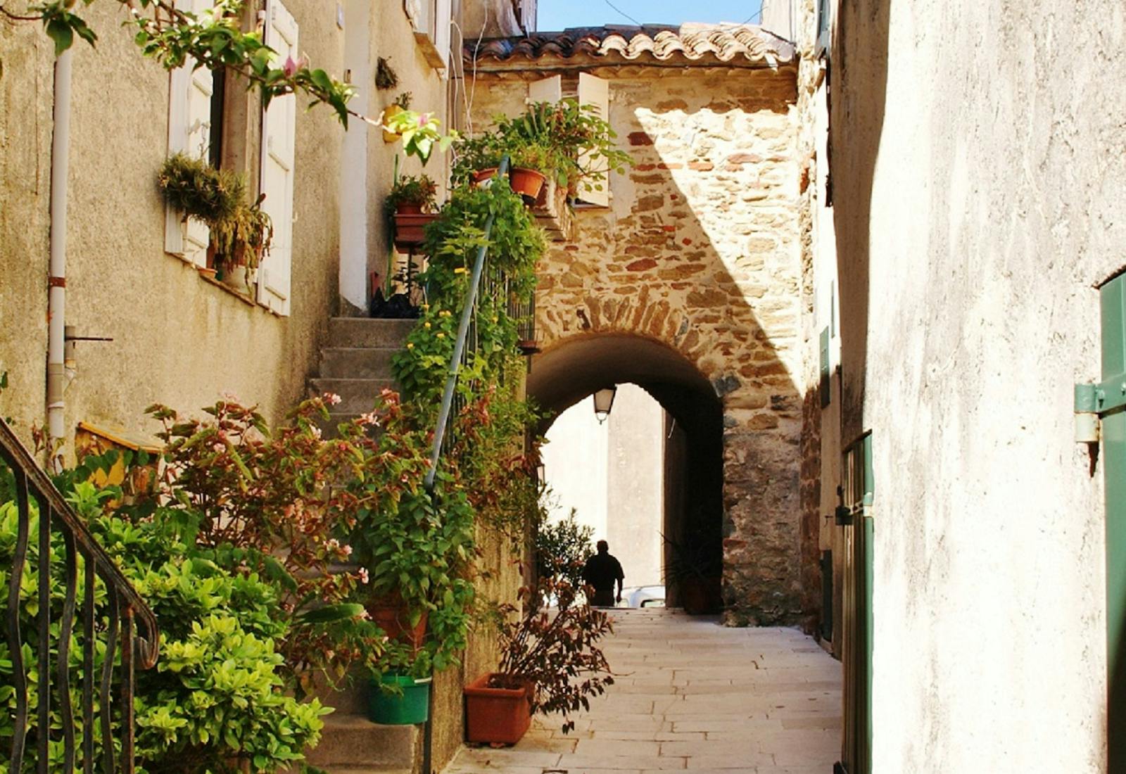 La rue Rabaton, vieille ville de Hyères